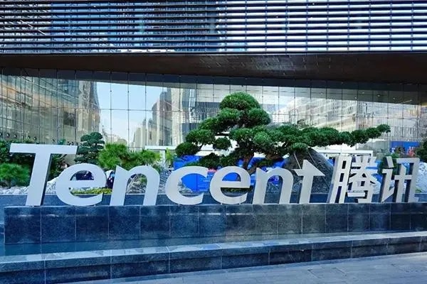 你好，在吗？QQ实名朋友网的聊天记录怎么删呢？